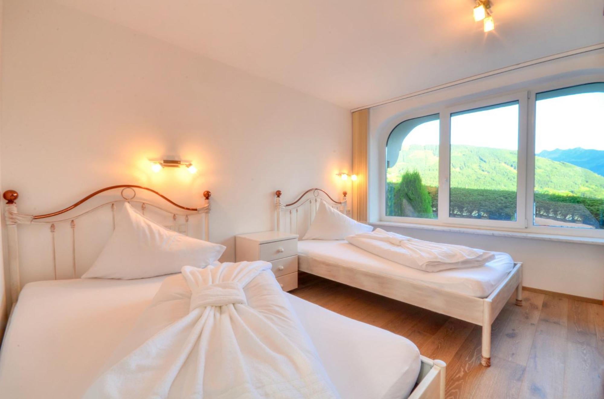 Eichenhof Top 2 - By Alpen Apartments Zell am See Exterior photo